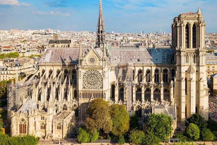 Guided tour of Notre Dame Cathedral in Paris, France, photo 7 | wizardtrip