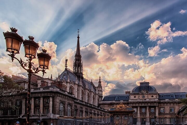 Guided tour of Notre Dame Cathedral in Paris, France, photo 8 | wizardtrip