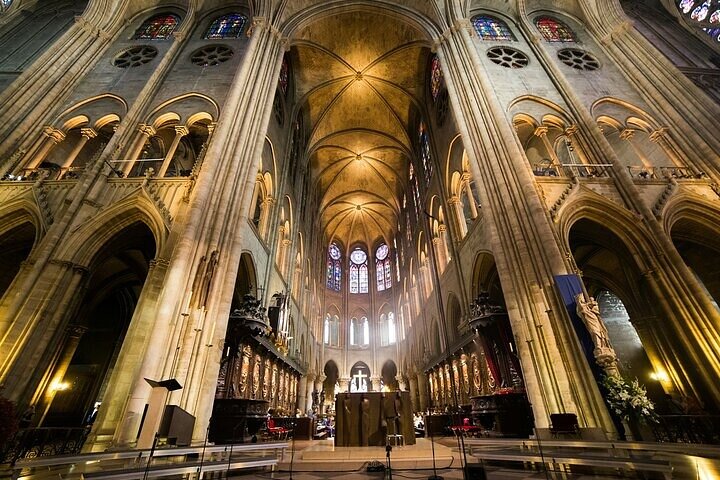 Guided tour of Notre Dame Cathedral in Paris, France, photo 9 | wizardtrip