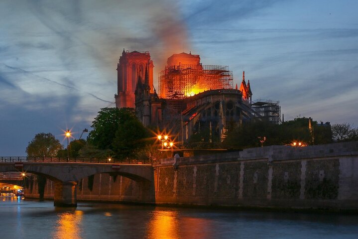 Guided tour of Notre Dame Cathedral in Paris, France, photo 11 | wizardtrip