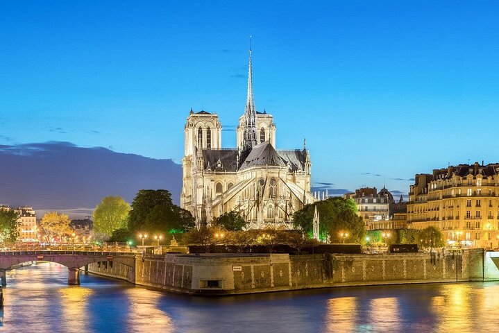 Guided tour of Notre Dame Cathedral in Paris, France, photo 14 | wizardtrip
