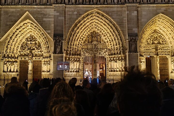 Guided tour of Notre Dame Cathedral in Paris, France, photo 17 | wizardtrip