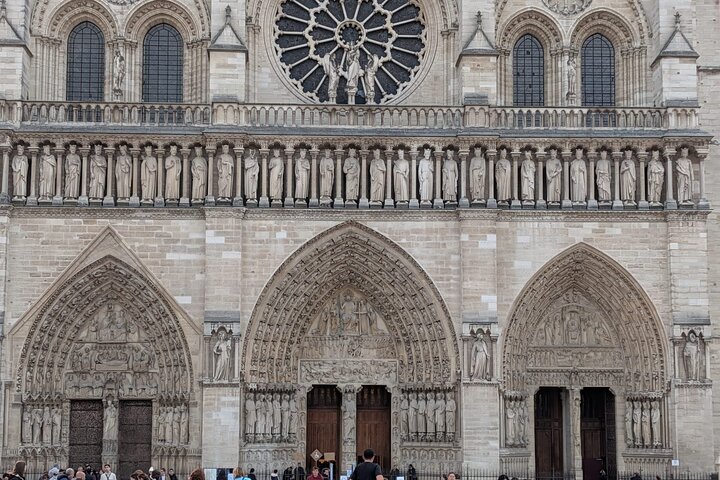 Guided tour of Notre Dame Cathedral in Paris, France, photo 19 | wizardtrip