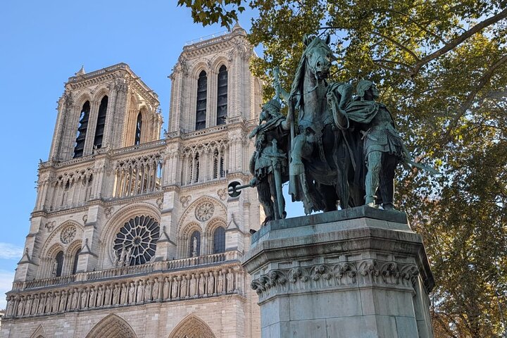 Guided tour of Notre Dame Cathedral in Paris, France, photo 20 | wizardtrip
