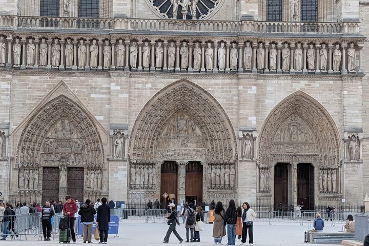 Guided tour of Notre Dame Cathedral in Paris, France, photo 21 | wizardtrip