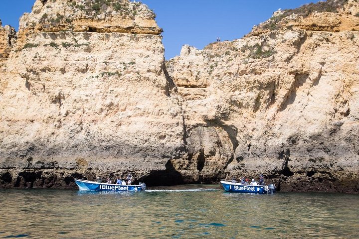 Båttur som utforskar de fantastiska grottorna och klippformationerna vid Ponta da Piedade nära Lagos, Portugal, foto 8 | wizardtrip