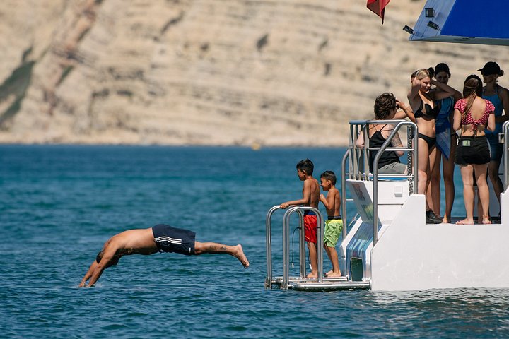 Katamankryssning längs Lagos kust, Portugal, med klippor, stränder och havet, foto 6 | wizardtrip