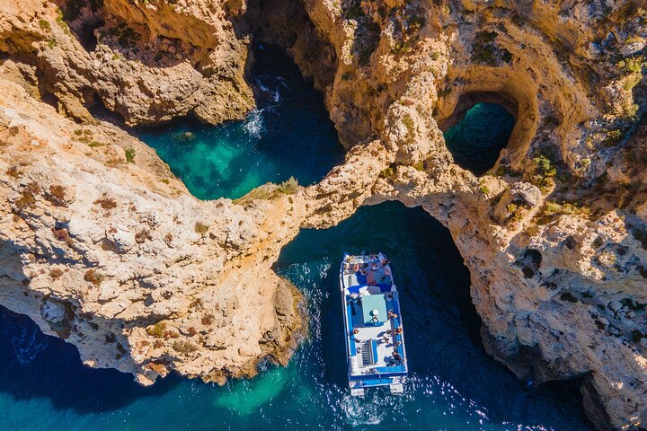Katamankryssning längs Lagos kust, Portugal, med klippor, stränder och havet, foto 7 | wizardtrip