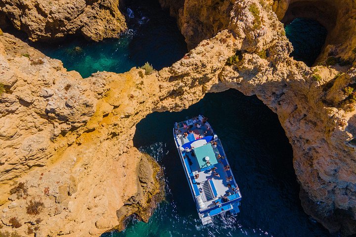 Katamankryssning längs Lagos kust, Portugal, med klippor, stränder och havet, foto 13 | wizardtrip