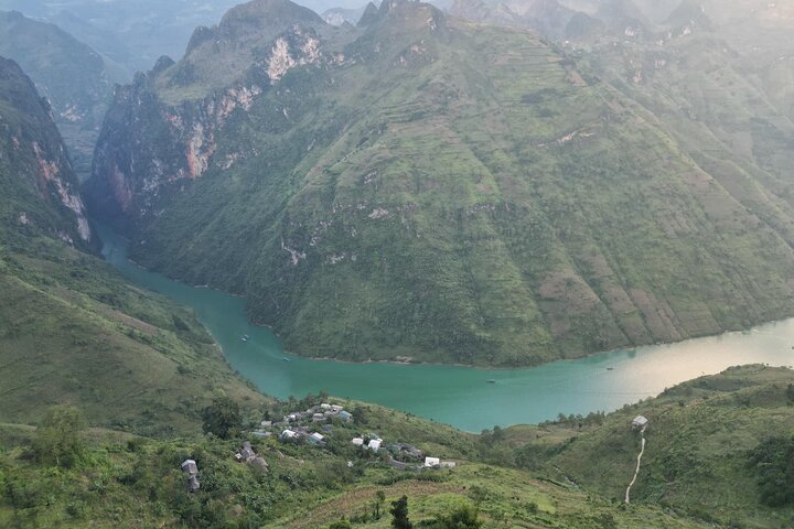 Experience the stunning Ha Giang Loop in Vietnam, featuring dramatic mountain landscapes and vibrant local culture, photo 30 | wizardtrip