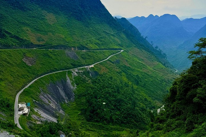 Experience the stunning Ha Giang Loop in Vietnam, featuring dramatic mountain landscapes and vibrant local culture, photo 37 | wizardtrip