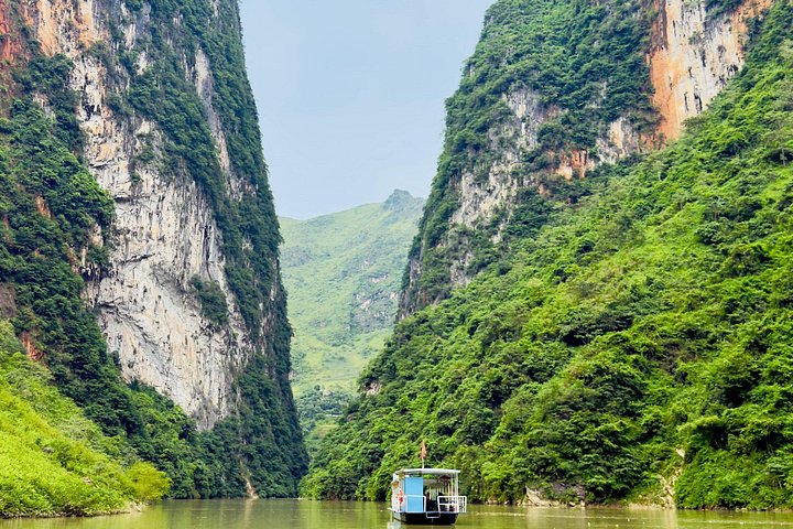 Experience the stunning Ha Giang Loop in Vietnam, featuring dramatic mountain landscapes and vibrant local culture, photo 38 | wizardtrip