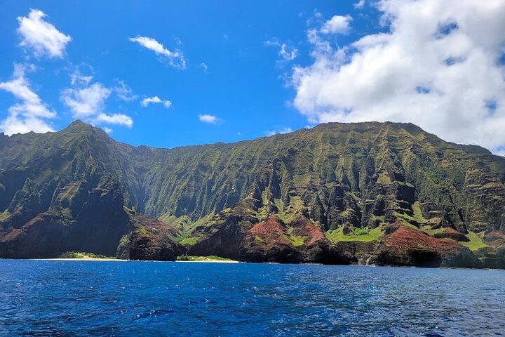 カウアイ島ナ・パリ海岸のボートツアー、ドラマチックな崖と海の景色、写真12 | wizardtrip
