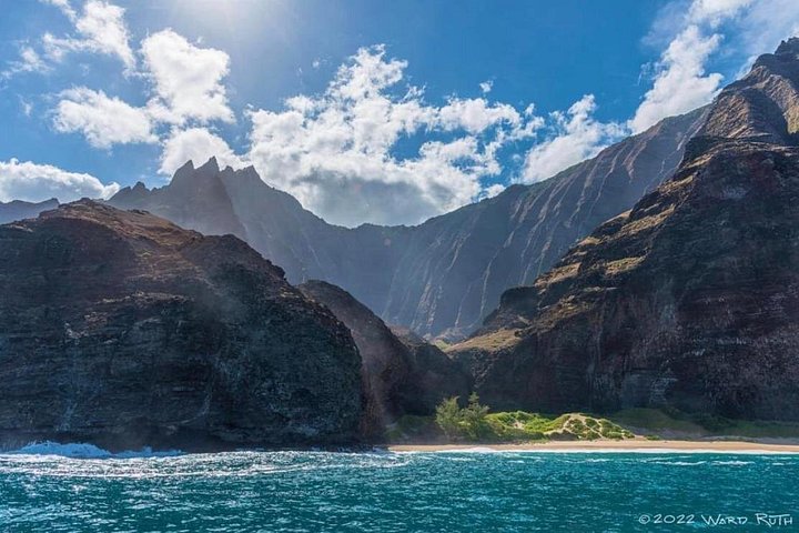 カウアイ島ナ・パリ海岸のボートツアー、ドラマチックな崖と海の景色、写真16 | wizardtrip