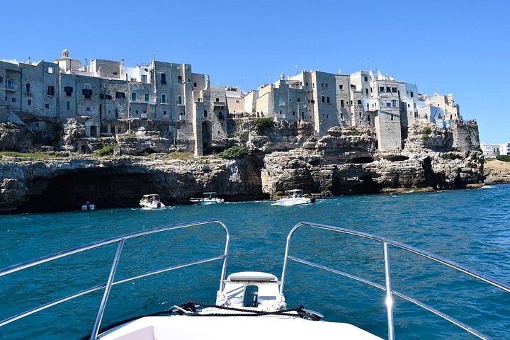 Excursion en bateau explorant les grottes et la côte de Polignano a Mare avec apéritif, photo 7 | wizardtrip