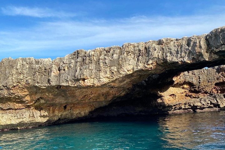 Excursion en bateau explorant les grottes et la côte de Polignano a Mare avec apéritif, photo 14 | wizardtrip