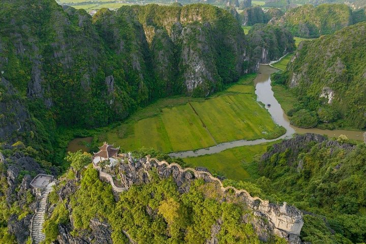 Full-day tour from Hanoi to Ninh Binh visiting Hoa Lu, Trang An, and Mua Cave with cycling, photo 6 | wizardtrip