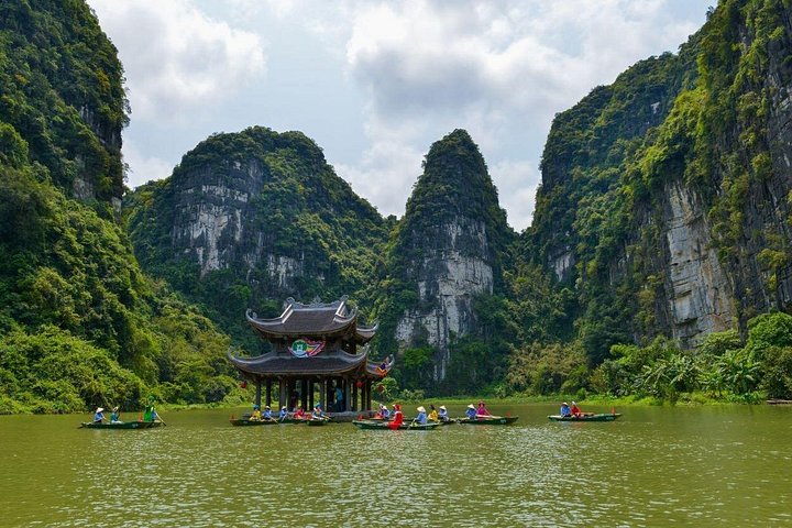 Full-day tour from Hanoi to Ninh Binh visiting Hoa Lu, Trang An, and Mua Cave with cycling, photo 8 | wizardtrip