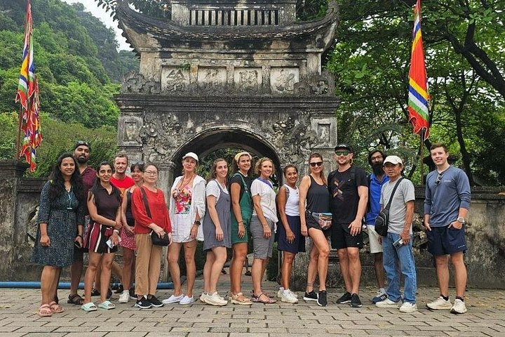 Full-day tour from Hanoi to Ninh Binh visiting Hoa Lu, Trang An, and Mua Cave with cycling, photo 9 | wizardtrip