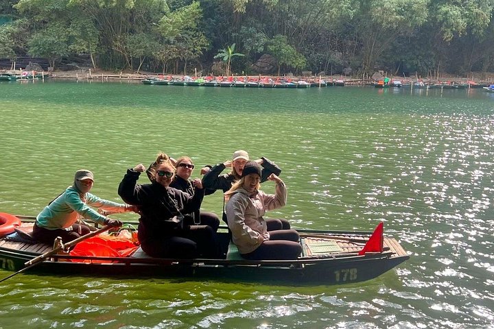 Full-day tour from Hanoi to Ninh Binh visiting Hoa Lu, Trang An, and Mua Cave with cycling, photo 10 | wizardtrip