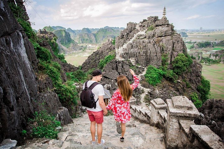 Full-day tour from Hanoi to Ninh Binh visiting Hoa Lu, Trang An, and Mua Cave with cycling, photo 15 | wizardtrip