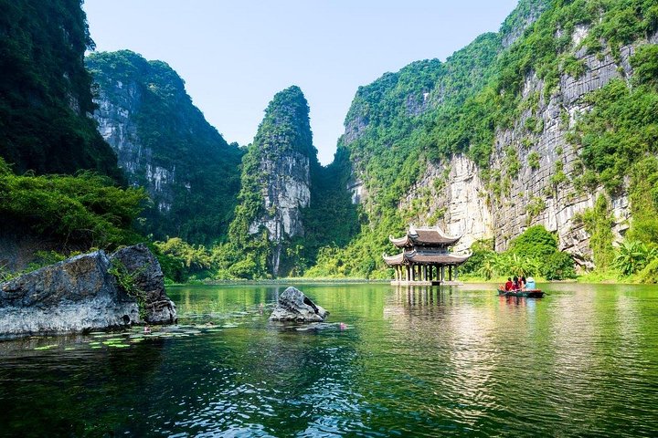 Full-day tour from Hanoi to Ninh Binh visiting Hoa Lu, Trang An, and Mua Cave with cycling, photo 18 | wizardtrip