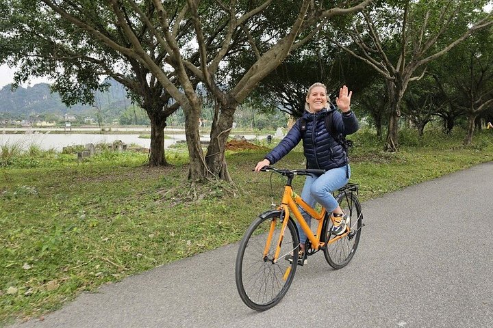 Full-day tour from Hanoi to Ninh Binh visiting Hoa Lu, Trang An, and Mua Cave with cycling, photo 28 | wizardtrip