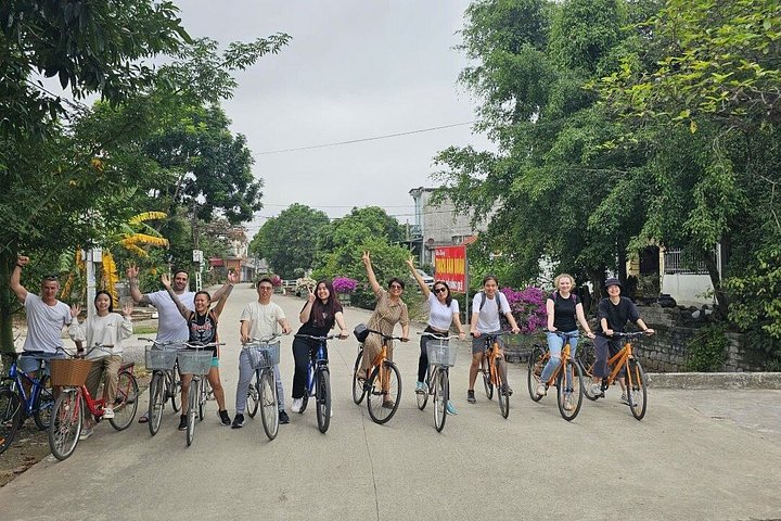Full-day tour from Hanoi to Ninh Binh visiting Hoa Lu, Trang An, and Mua Cave with cycling, photo 29 | wizardtrip