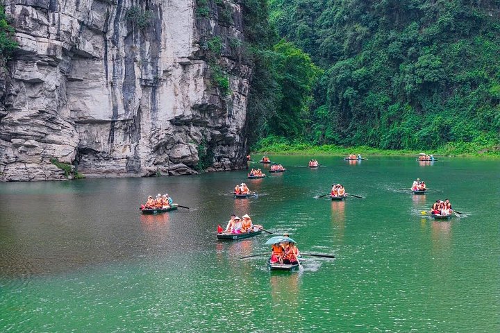 Full-day tour from Hanoi to Ninh Binh visiting Hoa Lu, Trang An, and Mua Cave with cycling, photo 31 | wizardtrip