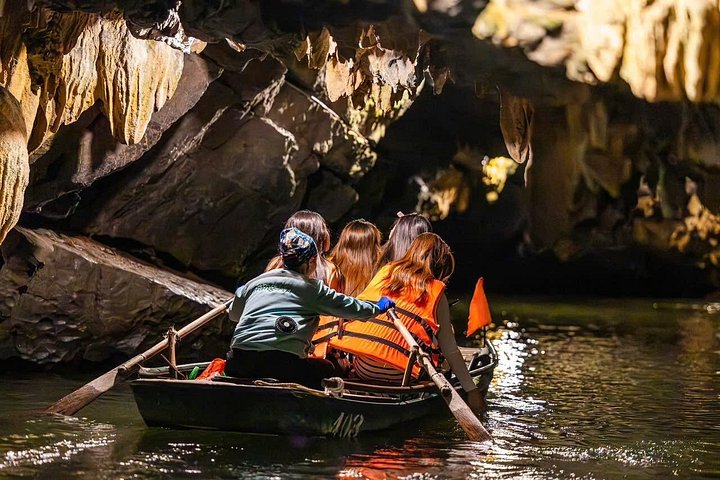 Full-day tour from Hanoi to Ninh Binh visiting Hoa Lu, Trang An, and Mua Cave with cycling, photo 32 | wizardtrip