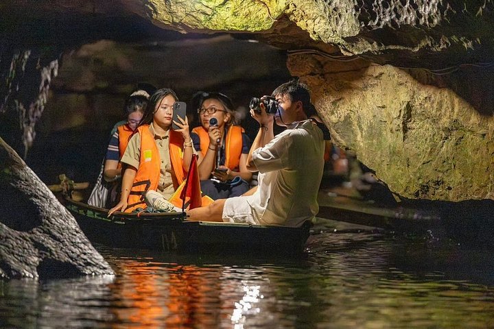 Full-day tour from Hanoi to Ninh Binh visiting Hoa Lu, Trang An, and Mua Cave with cycling, photo 33 | wizardtrip