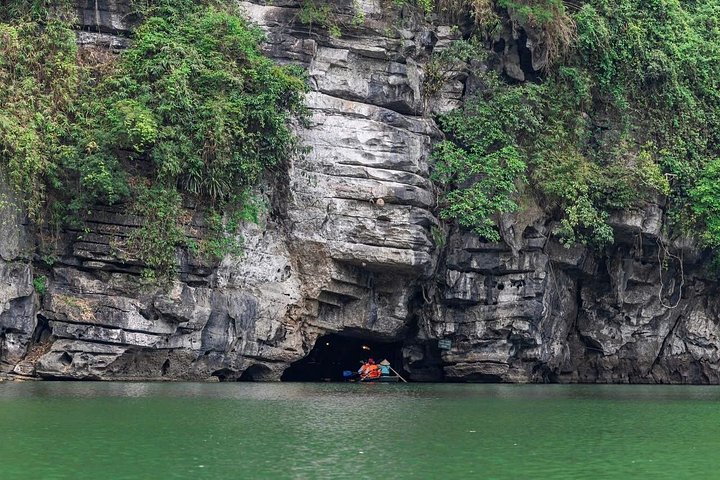 Full-day tour from Hanoi to Ninh Binh visiting Hoa Lu, Trang An, and Mua Cave with cycling, photo 34 | wizardtrip