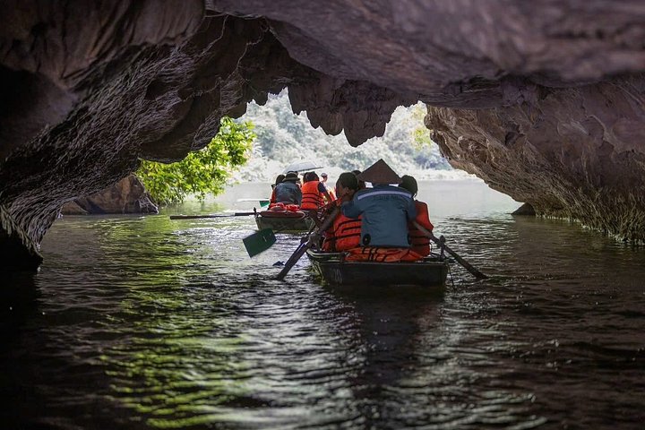 Full-day tour from Hanoi to Ninh Binh visiting Hoa Lu, Trang An, and Mua Cave with cycling, photo 36 | wizardtrip