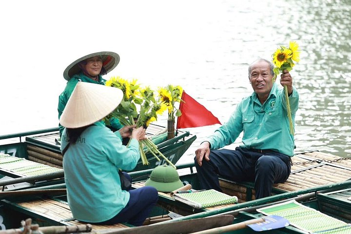 Full-day tour from Hanoi to Ninh Binh visiting Hoa Lu, Trang An, and Mua Cave with cycling, photo 40 | wizardtrip