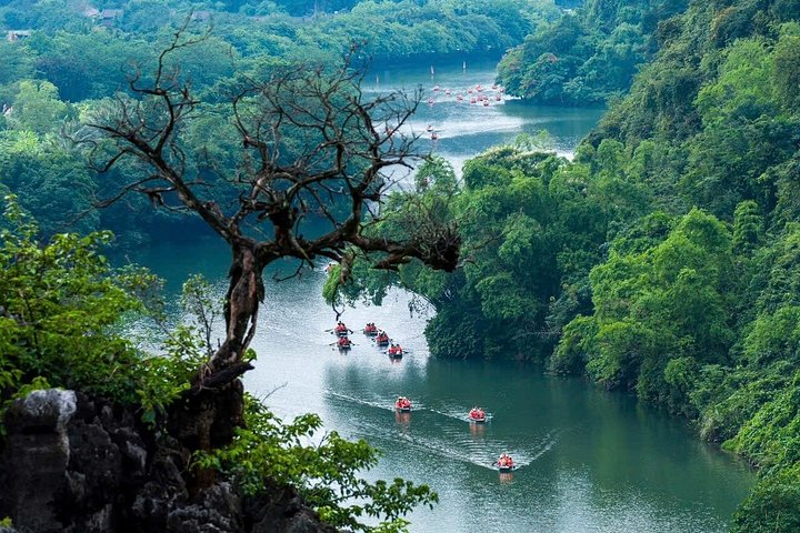 Full-day tour from Hanoi to Ninh Binh visiting Hoa Lu, Trang An, and Mua Cave with cycling, photo 41 | wizardtrip