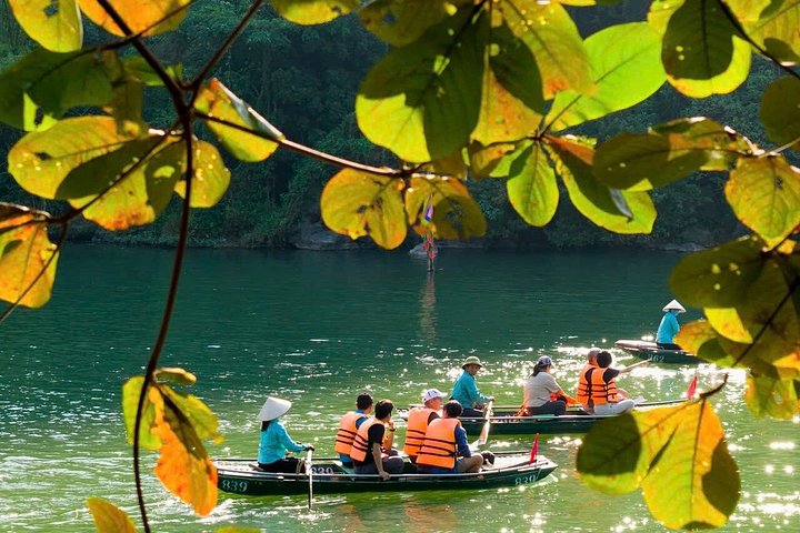Full-day tour from Hanoi to Ninh Binh visiting Hoa Lu, Trang An, and Mua Cave with cycling, photo 42 | wizardtrip