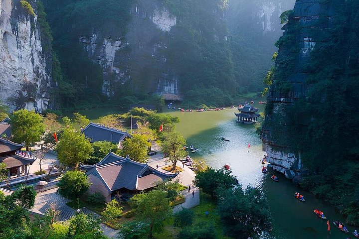 Full-day tour from Hanoi to Ninh Binh visiting Hoa Lu, Trang An, and Mua Cave with cycling, photo 44 | wizardtrip