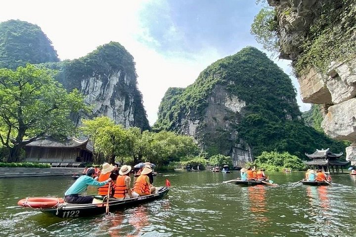 Full-day tour from Hanoi to Ninh Binh visiting Hoa Lu, Trang An, and Mua Cave with cycling, photo 47 | wizardtrip