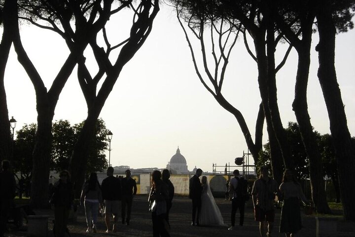 Private Vespa tour exploring Rome's iconic landmarks with professional photography, photo 9 | wizardtrip