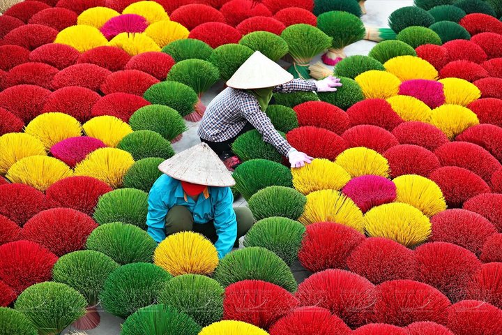 Explore Vietnamese conical hat and incense making traditions on a small group tour from Hanoi, photo 6 | wizardtrip