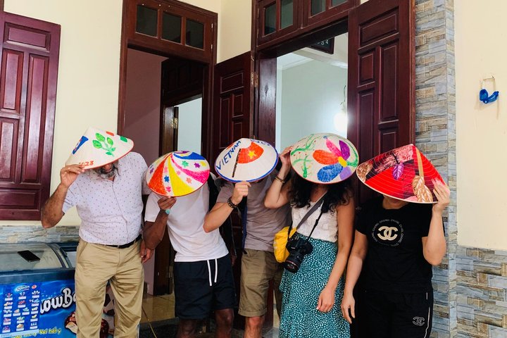 Explore Vietnamese conical hat and incense making traditions on a small group tour from Hanoi, photo 19 | wizardtrip