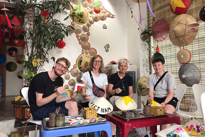 Explore Vietnamese conical hat and incense making traditions on a small group tour from Hanoi, photo 20 | wizardtrip
