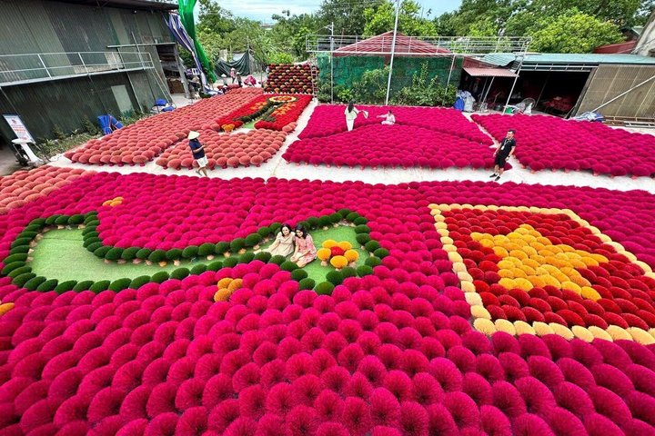 Explore Vietnamese conical hat and incense making traditions on a small group tour from Hanoi, photo 45 | wizardtrip