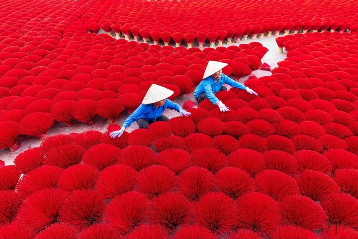 Explore Vietnamese conical hat and incense making traditions on a small group tour from Hanoi, photo 47 | wizardtrip