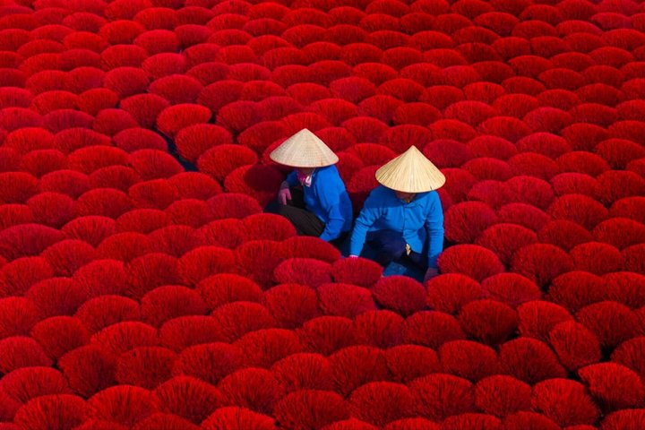 Explore Vietnamese conical hat and incense making traditions on a small group tour from Hanoi, photo 48 | wizardtrip