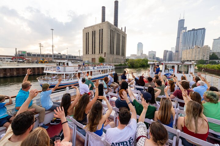 Chicago elvecruise som viser ikoniske skyskrapere og byens skyline, foto 9 | wizardtrip