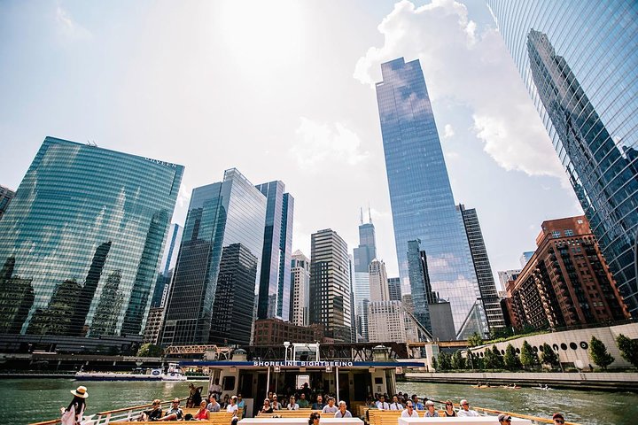 Chicago elvecruise som viser ikoniske skyskrapere og byens skyline, foto 13 | wizardtrip