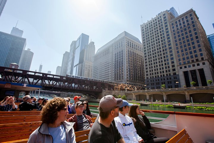 Chicago elvecruise som viser ikoniske skyskrapere og byens skyline, foto 14 | wizardtrip