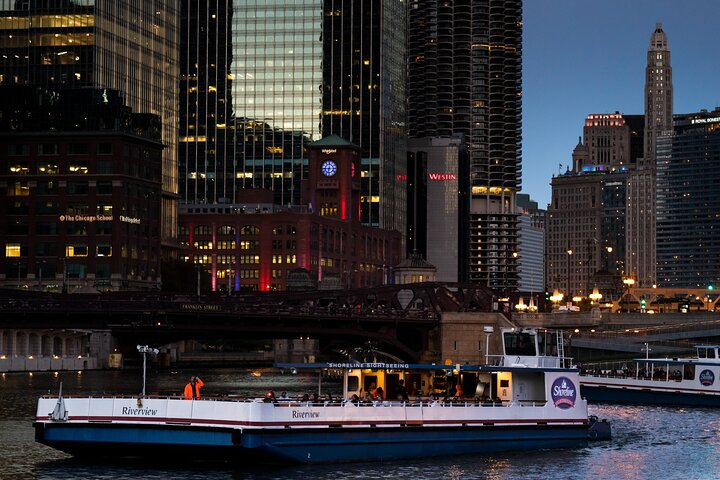 Chicago elvecruise som viser ikoniske skyskrapere og byens skyline, foto 19 | wizardtrip