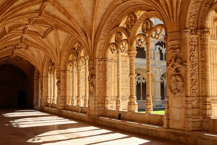 Walking tour in Belém, Lisbon, exploring Jerónimos Monastery and tasting Pastel de Belém, photo 8 | wizardtrip